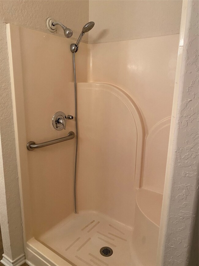 6302 Sharondale St, Pearland, TX 77584 - photo 7