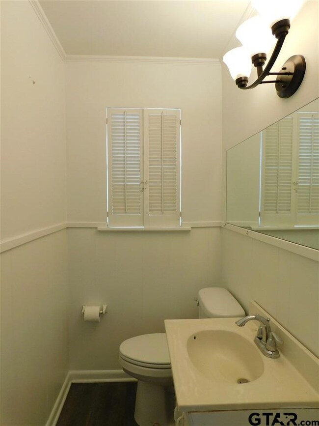 2649 2649 Amy Ln, Tyler, TX 75701 - photo 4