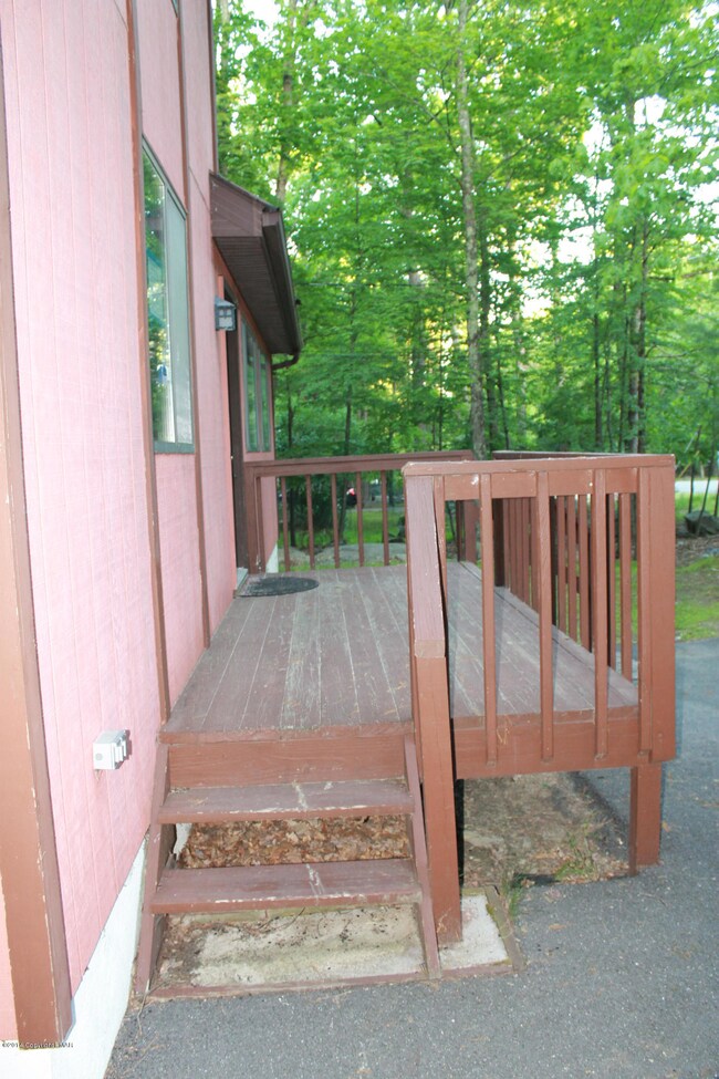 3230 Greenbriar Dr, East Stroudsburg, PA 18301 - photo 4