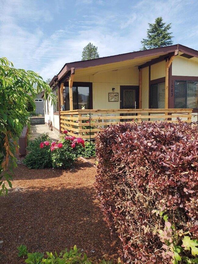 1063 Aspen Way, Grants Pass, OR 97527 - photo 3