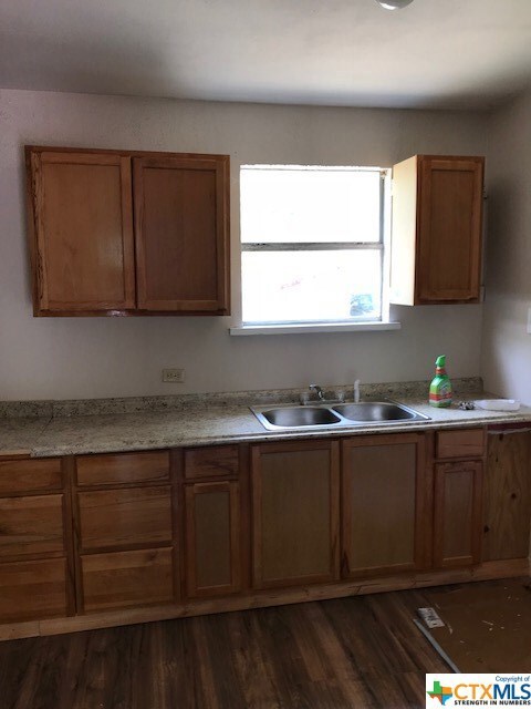 1212 W Martin Luther King Dr, San Marcos, TX 78666 - photo 4