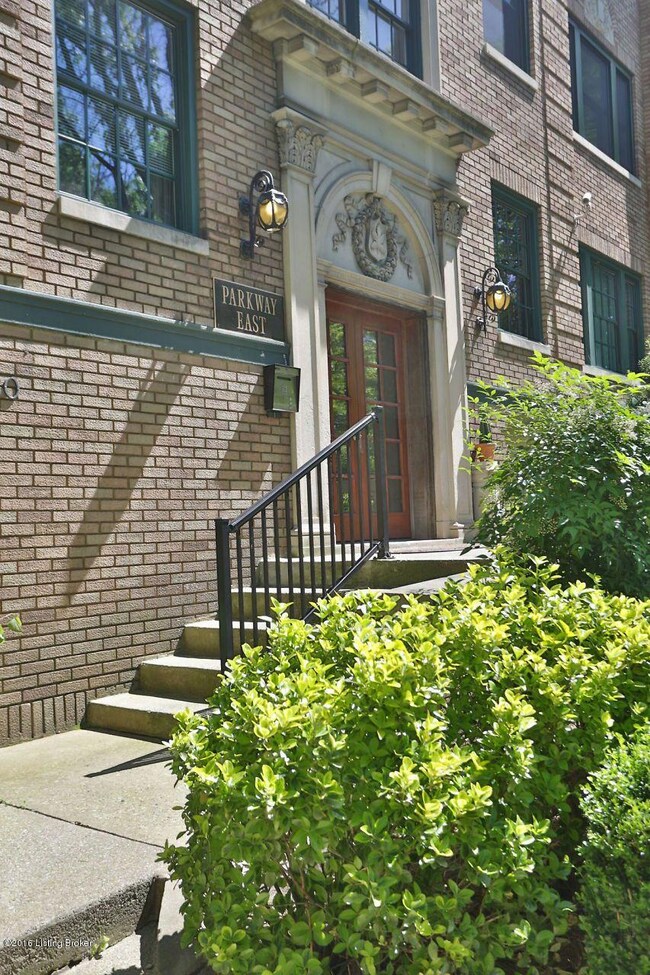 1360 Eastern Pkwy unit 14, Louisville, KY 40204 - photo 2