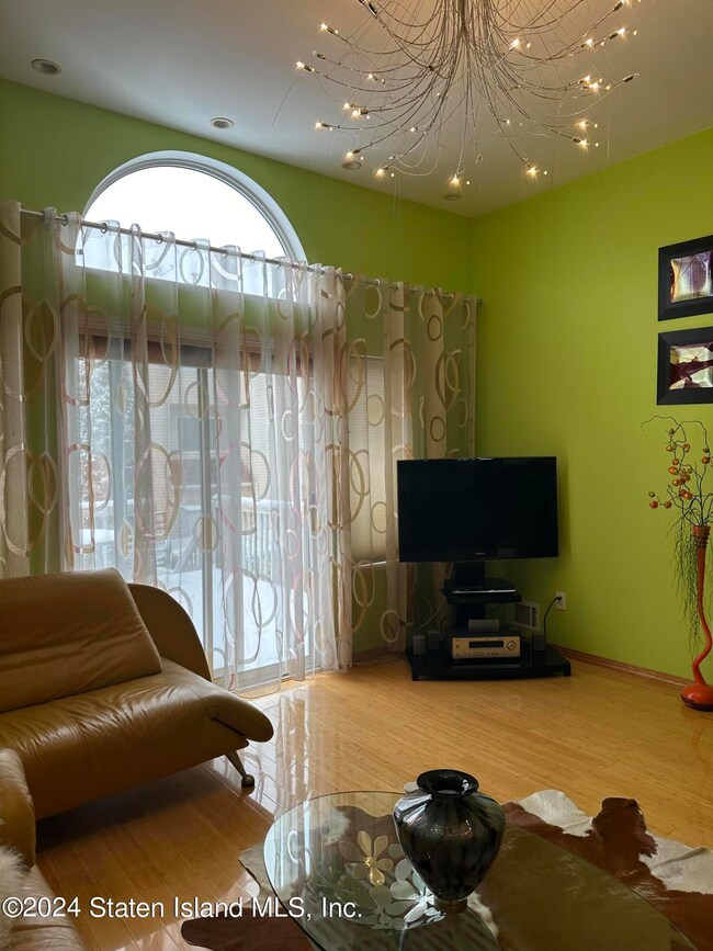 21 Phyllis Ct, Staten Island, NY 10309 - photo 6