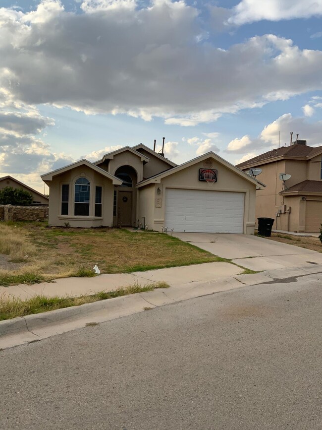 741 Desert Star Dr, Horizon City, TX 79928 - photo 3