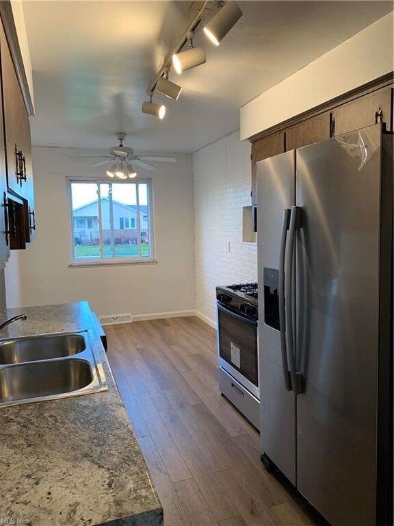 30210 Twin Lakes Dr, Wickliffe, OH 44092 - photo 4