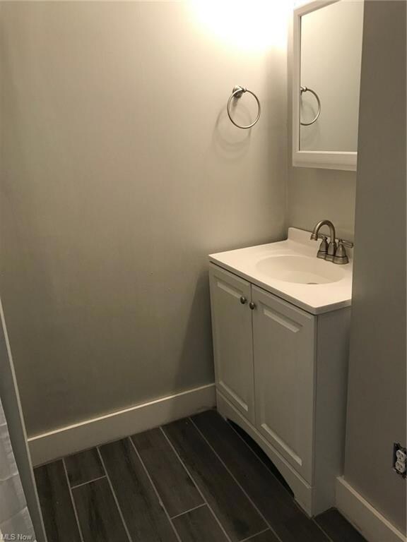 Downstairs Full bathroom