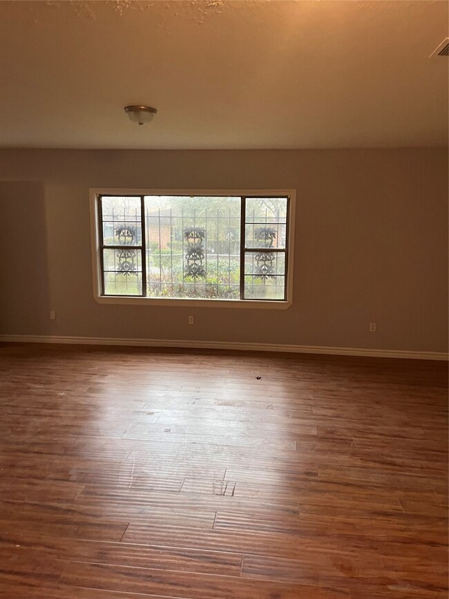 942 Grenshaw St, Houston, TX 77088 - photo 6