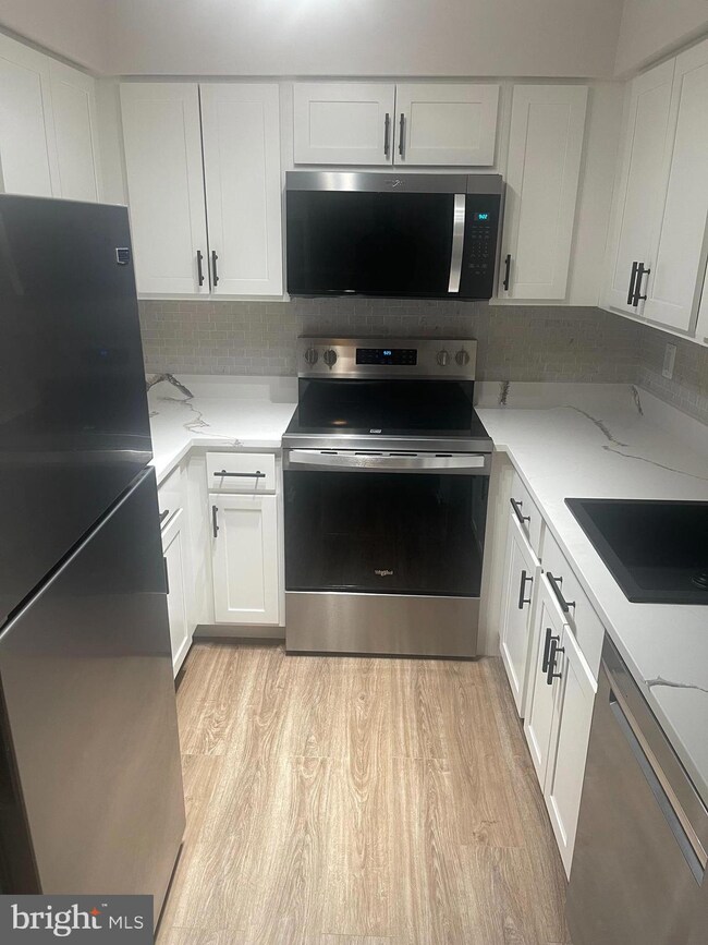 7571 Weather Worn Way unit WAYE, Columbia, MD 21046 - photo 2