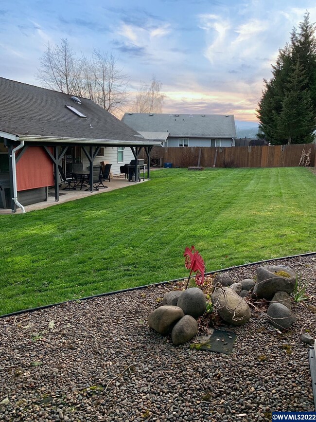 563 Dampier Dr, Philomath, OR 97370 - photo 3