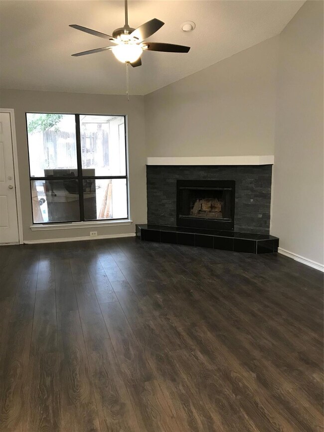 1125 Highpoint Rd, Bedford, TX 76022 - photo 3