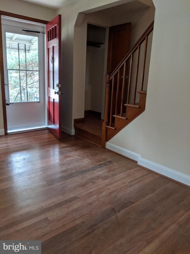 3927 Colchester Rd, Baltimore, MD 21229 - photo 5