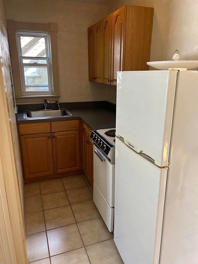 1 Chester Rd unit G, Derry, NH 03038 - photo 2