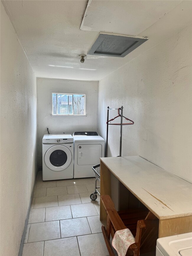 Another view of laundry