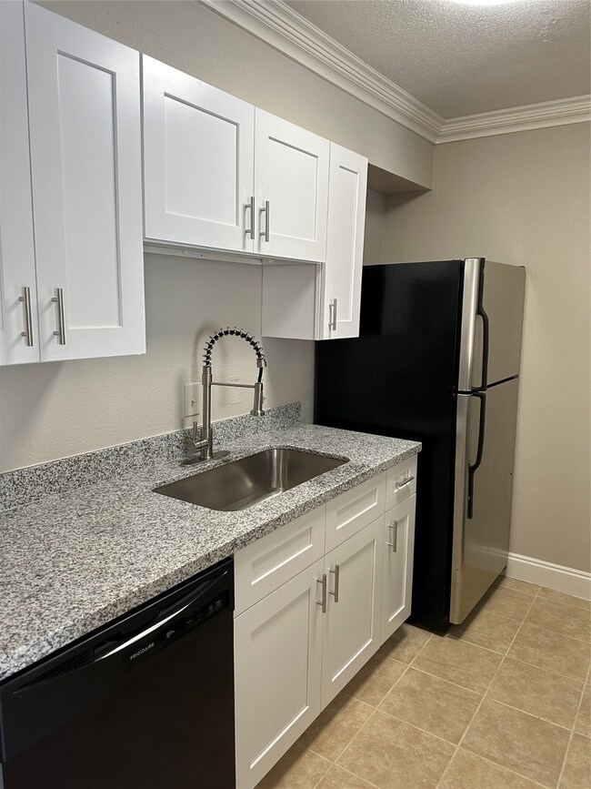 10100 S Gessner Rd unit 406, Houston, TX 77071 - photo 4