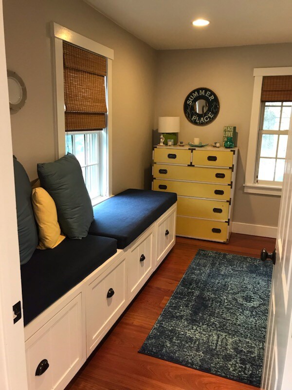 Den/bedroom