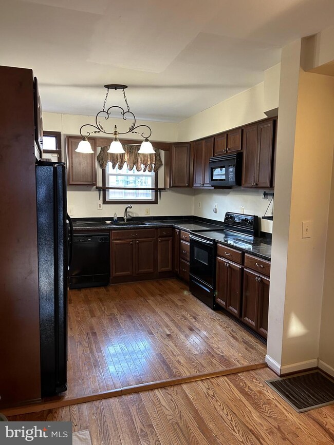 130 N Belnord Ave, Baltimore, MD 21224 - photo 3