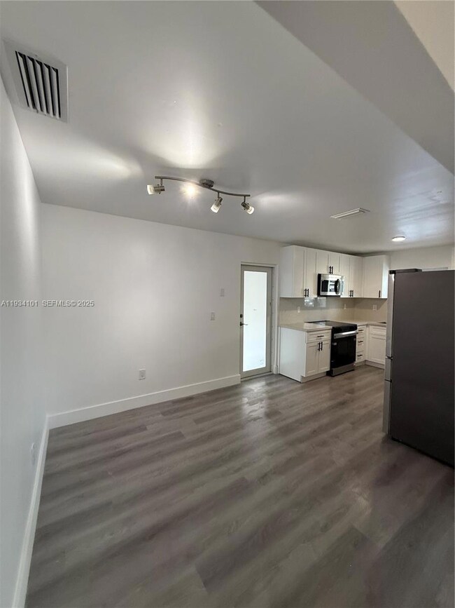 1055 NW 34th Ave unit 1055, Miami, FL 33125 - photo 6