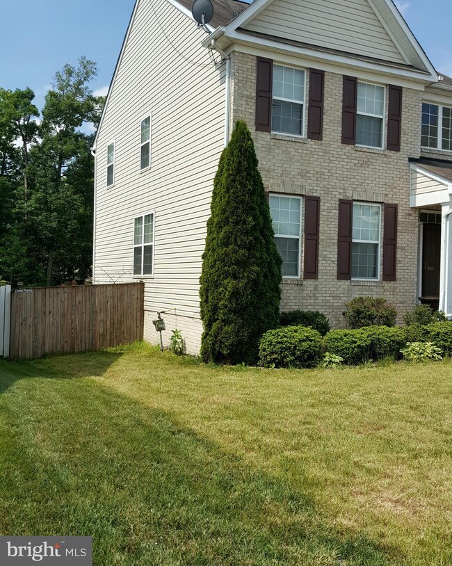 10249 Warfield St, White Plains, MD 20695 - photo 3
