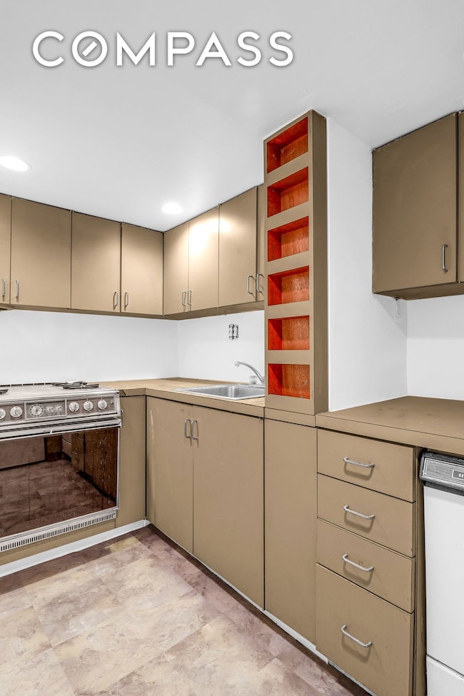 118 Perry St unit J 39, New York, NY 10014 - photo 5