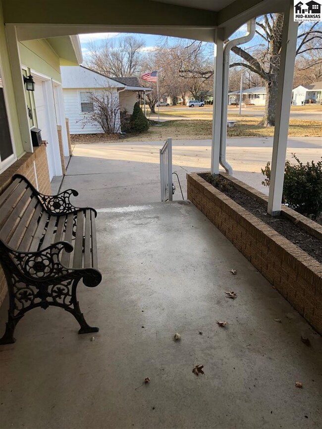 1116 Lyndon Rd, McPherson, KS 67460 - photo 4