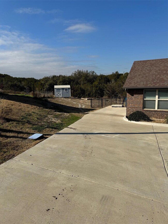 2402 Fox Ct, Granbury, TX 76048 - photo 5