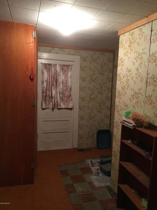 626 Bagley St, Ionia, MI 48846 - photo 4