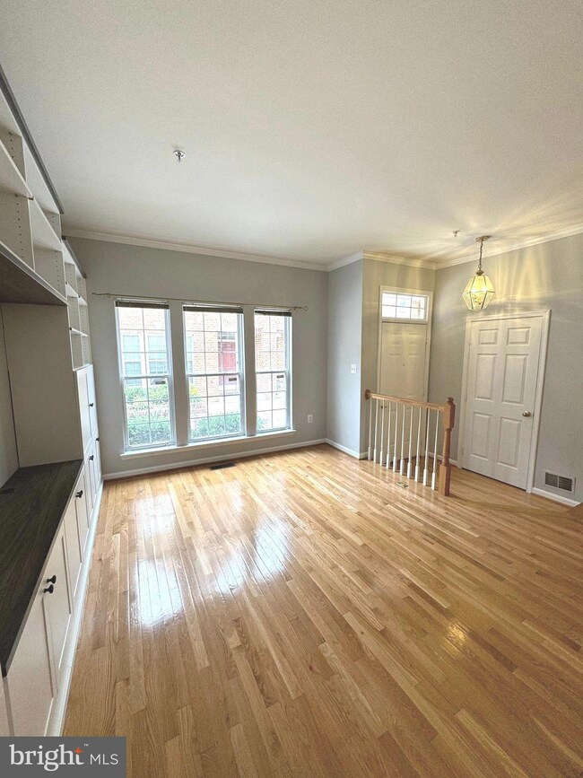 6026 Madison Overlook Ct, Falls Church, VA 22041 - photo 2