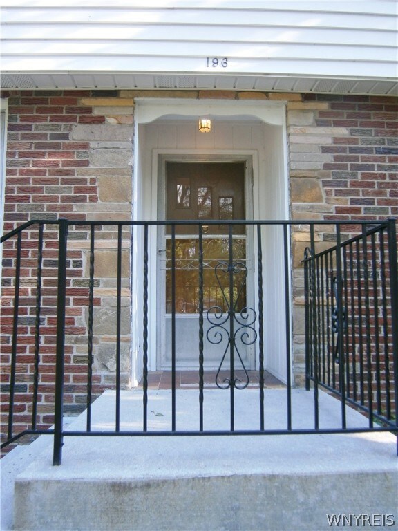 196 Warner Ave, North Tonawanda, NY 14120 - photo 4
