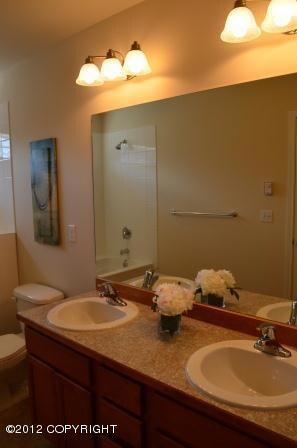 Masster Bath w/ Dual Vanities