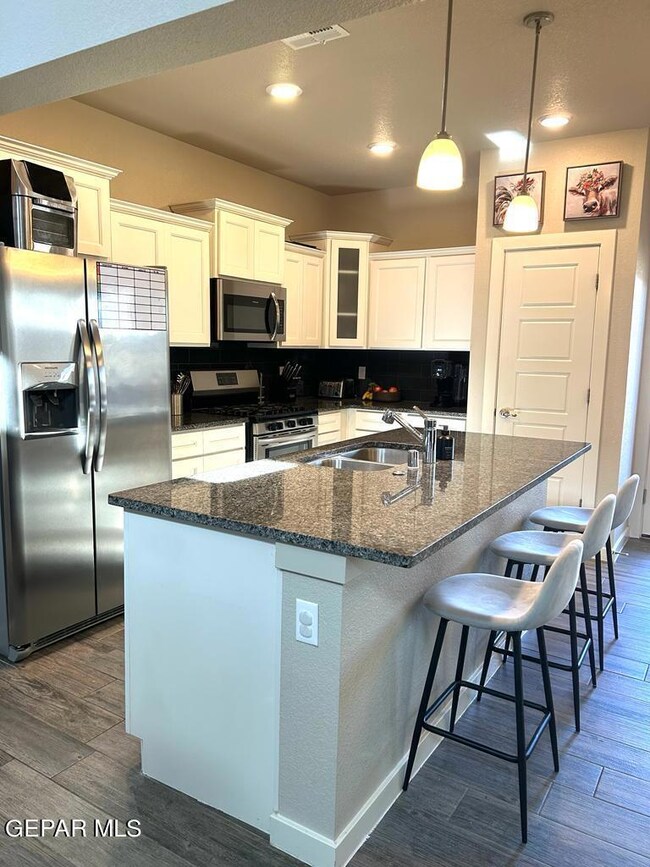 13669 Samlesbury Ave, Horizon City, TX 79928 - photo 6