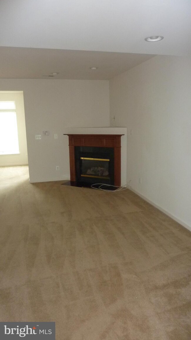 16418 Steerage Cir, Woodbridge, VA 22191 - photo 3