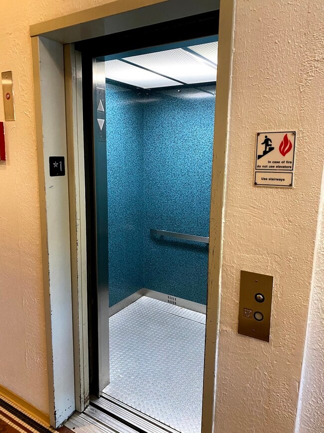 839 W Sheridan Rd unit 215, Chicago, IL 60613 - photo 2