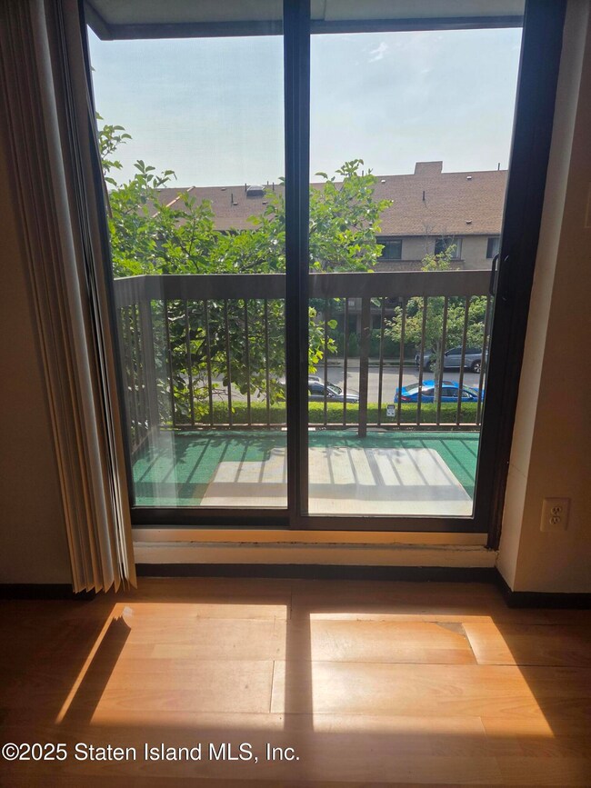 15 Kathy Place unit 3A, Staten Island, NY 10314 - photo 6