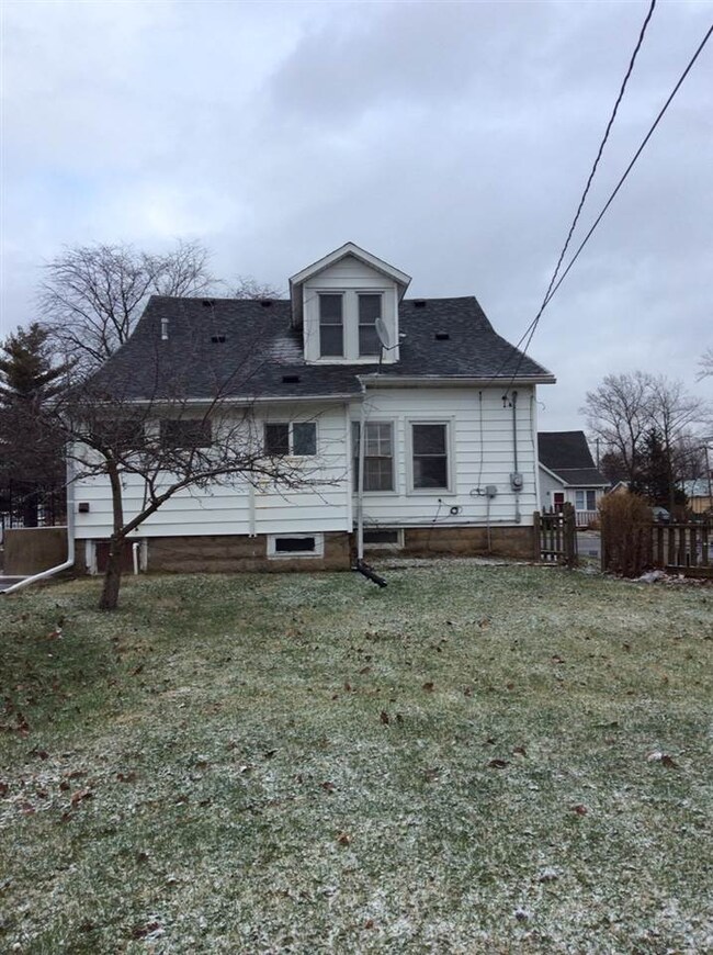 303 N Jefferson St, Ossian, IN 46777 - photo 4