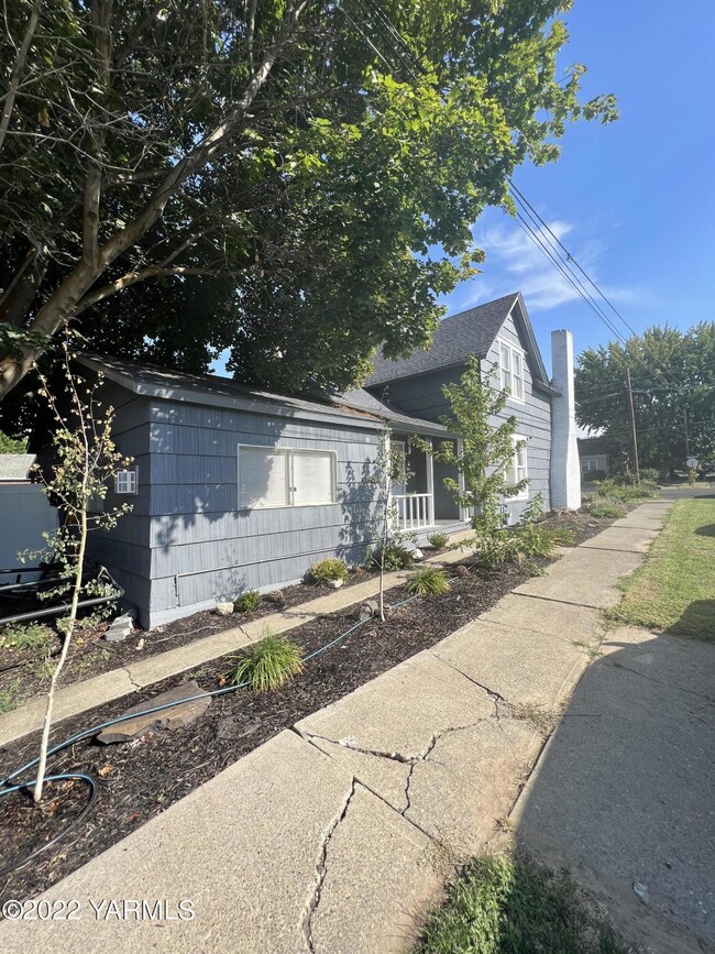 2415 Summitview Ave, Yakima, WA 98902 - photo 2