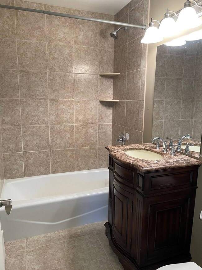 365 N Shady Ln, Elmhurst, IL 60126 - photo 7