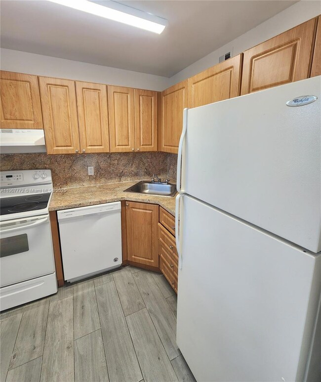 10900 SW 196th St unit 210, Cutler Bay, FL 33157 - photo 2