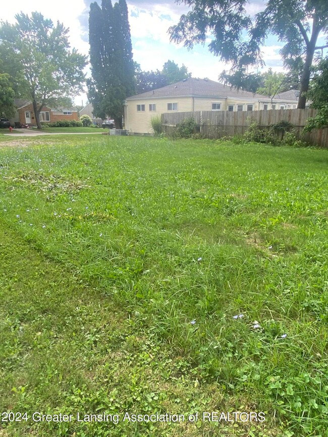 1115 Boynton Dr, Lansing, MI 48917 - photo 4