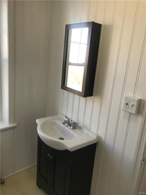 592 Main St unit 2, Slatington, PA 18080 - photo 7