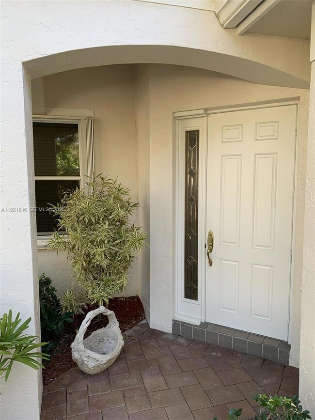 2518 Bay Pointe Ct, Weston, FL 33327 - photo 7