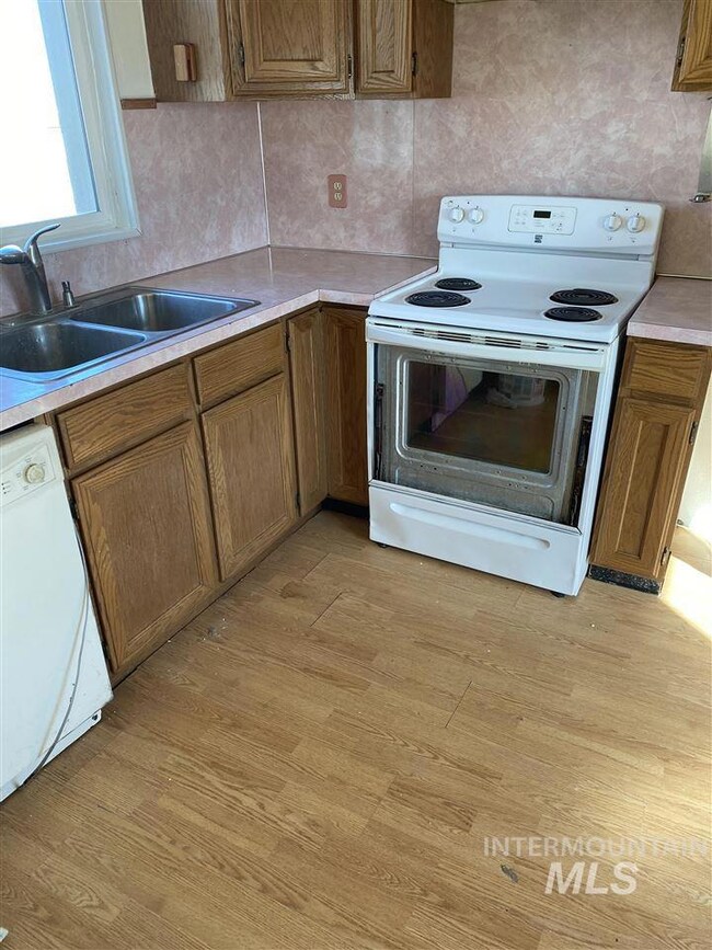 1725 W Main St, Burley, ID 83318 - photo 5