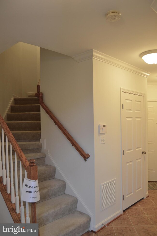 42985 Edgewater St, Chantilly, VA 20152 - photo 3