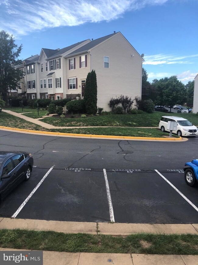 14376 Legend Glen Ct, Gainesville, VA 20155 - photo 2