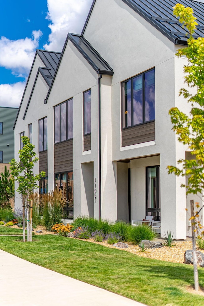 1192 NW Skyline Ranch Rd, Bend, OR 97703 - photo 2