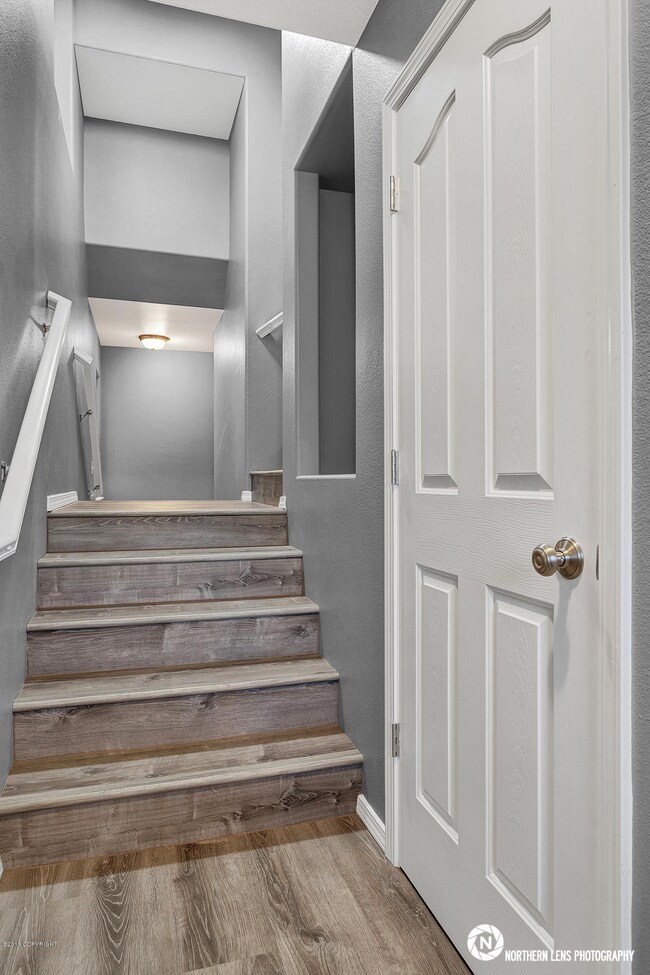 7_Hallway_Stairway