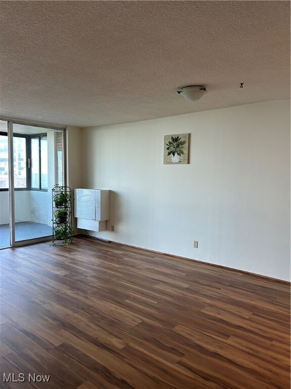 Bonneville Tower unit 99, Euclid, OH 44132 - photo 7