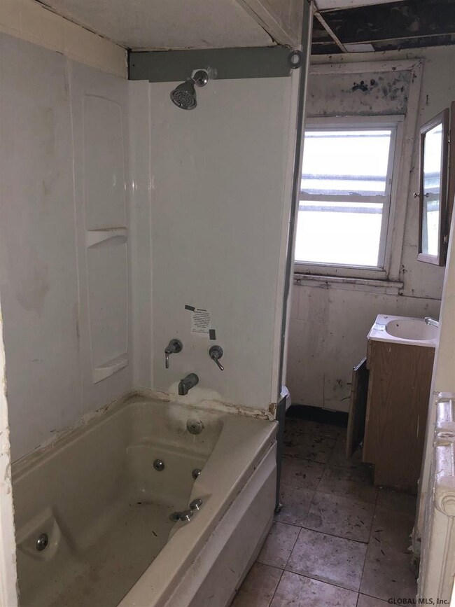52 Benjamin St, Albany, NY 12202 - photo 7
