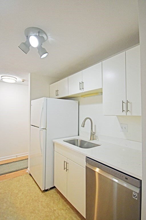 1600 Massachusetts Ave unit 702, Cambridge, MA 02138 - photo 7