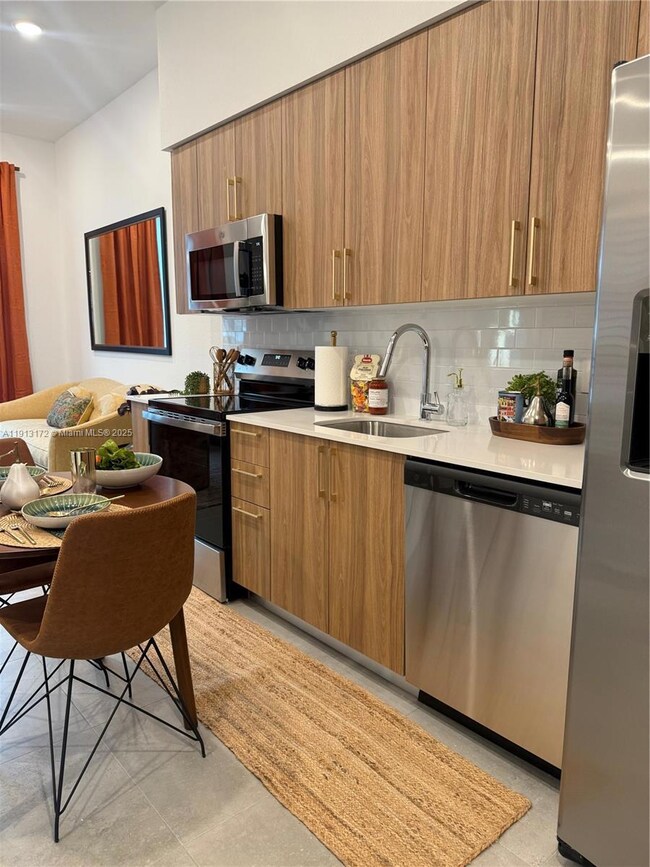 2001 Van Buren St unit 117, Hollywood, FL 33020 - photo 2