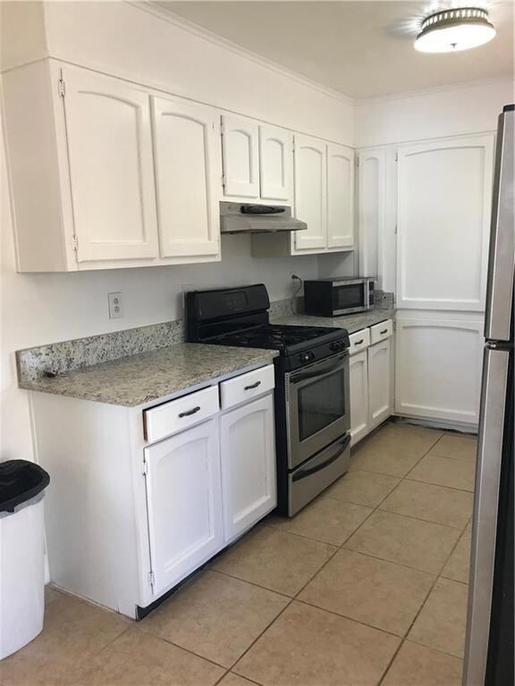 Lots of cabinets